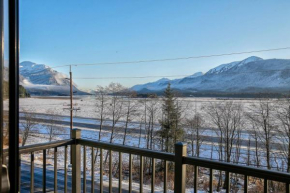 Cozy Retreat With Breath Taking Views 303